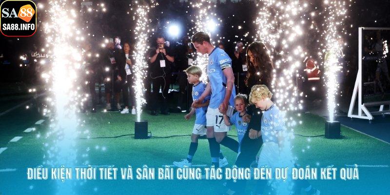 Điều kiện thời tiết và sân bãi cũng tác động đến dự đoán kết quả